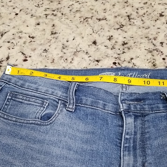 Old navy women's short - Picture 5 of 7